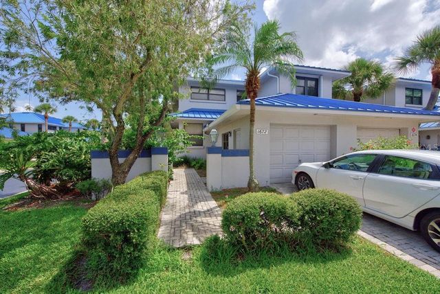 1672 WATERMARK CIRCLE NE, St Petersburg, FL 33702