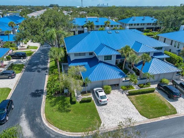 1672 WATERMARK CIRCLE NE, St Petersburg, FL 33702