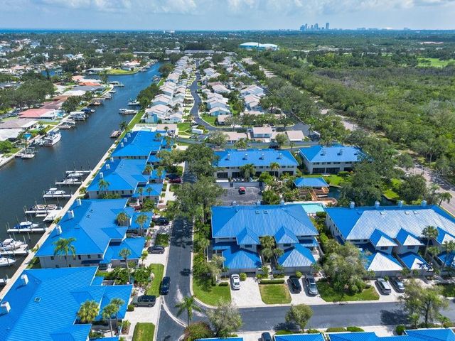 1672 WATERMARK CIRCLE NE, St Petersburg, FL 33702