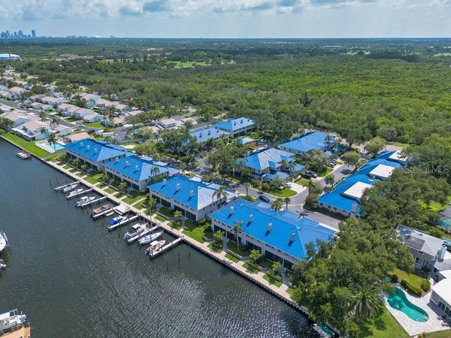 1672 WATERMARK CIRCLE NE, St Petersburg, FL 33702