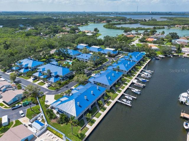 1672 WATERMARK CIRCLE NE, St Petersburg, FL 33702