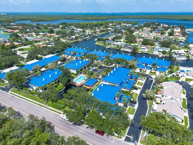 1672 WATERMARK CIRCLE NE, St Petersburg, FL 33702