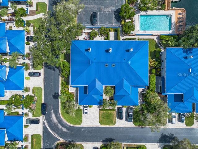 1672 WATERMARK CIRCLE NE, St Petersburg, FL 33702