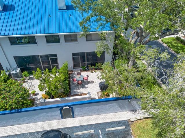 1672 WATERMARK CIRCLE NE, St Petersburg, FL 33702