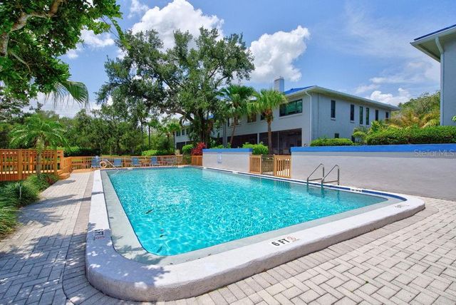 1672 WATERMARK CIRCLE NE, St Petersburg, FL 33702