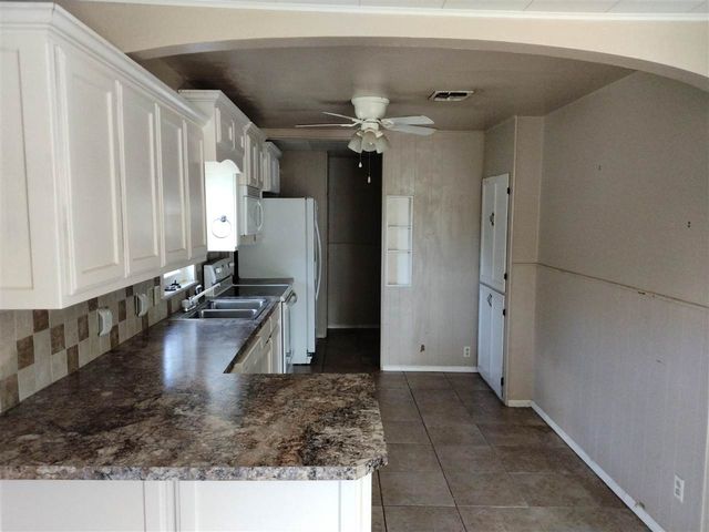 121 E Texas, Walters, OK 73572