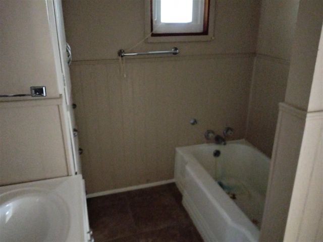 121 E Texas, Walters, OK 73572