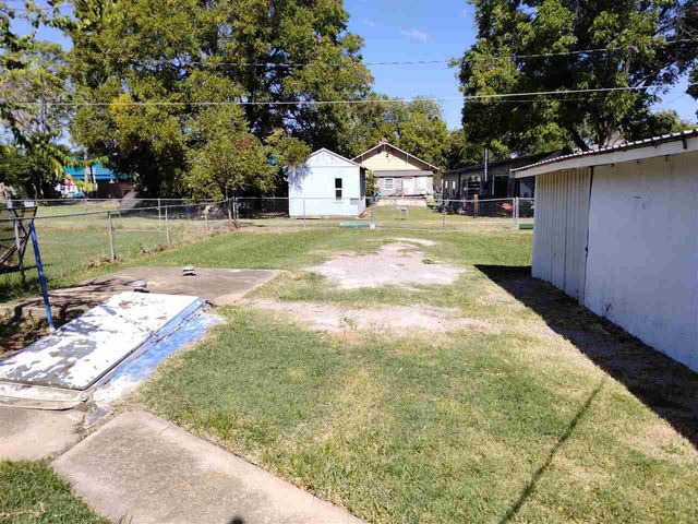 121 E Texas, Walters, OK 73572