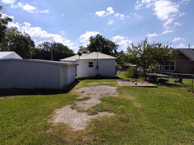 121 E Texas, Walters, OK 73572