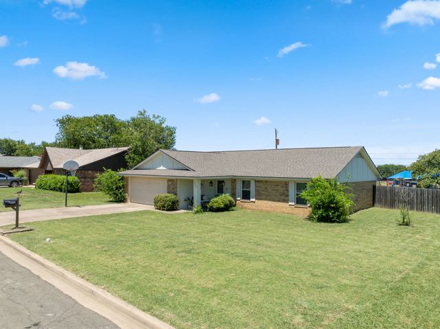 930 Vail Highlands Circle, Hewitt, TX 76643