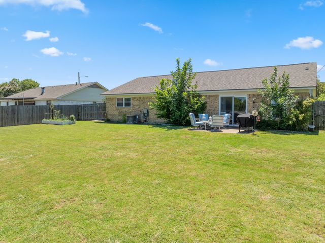 930 Vail Highlands Circle, Hewitt, TX 76643