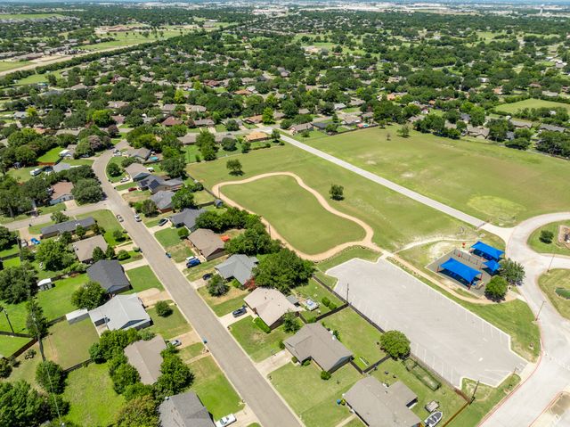 930 Vail Highlands Circle, Hewitt, TX 76643