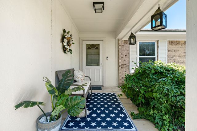 930 Vail Highlands Circle, Hewitt, TX 76643