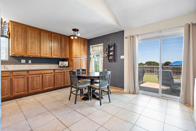 930 Vail Highlands Circle, Hewitt, TX 76643