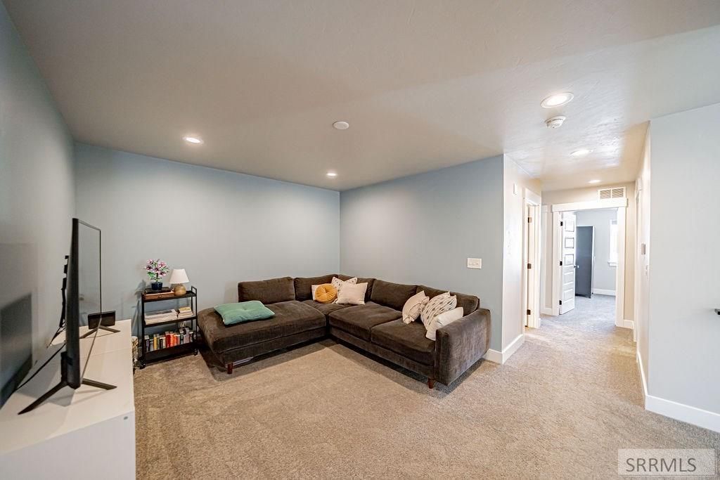 Image 13 of property listing at 1388 Remington Trail, Ammon, ID 83406
