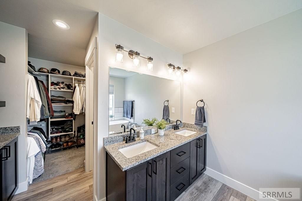 Image 18 of property listing at 1388 Remington Trail, Ammon, ID 83406