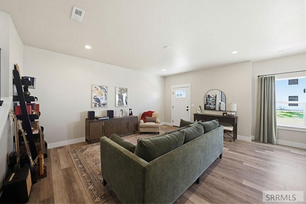 Image 4 of property listing at 1388 Remington Trail, Ammon, ID 83406