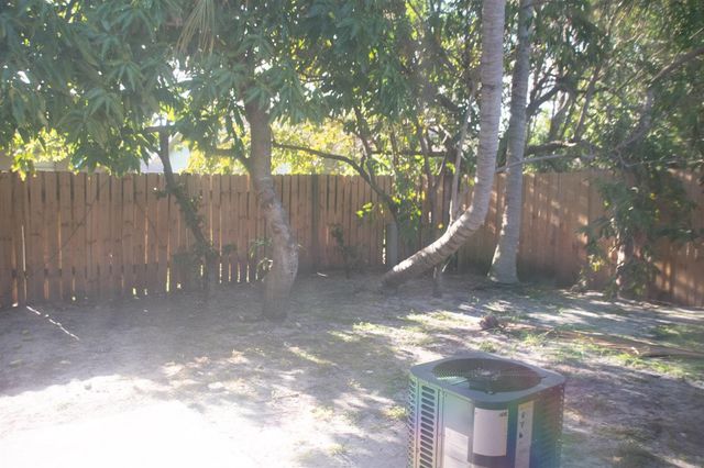 2337 Avenue B, Riviera Beach, FL 33404