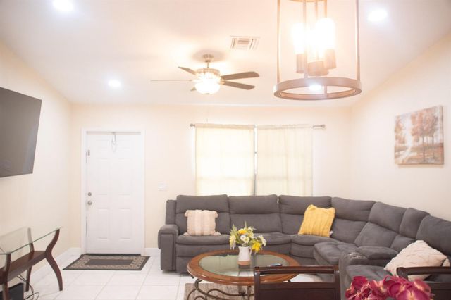 2337 Avenue B, Riviera Beach, FL 33404