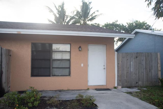 2337 Avenue B, Riviera Beach, FL 33404