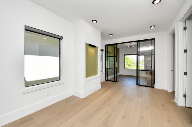 615 Rolling Oaks, Stafford, TX 77477