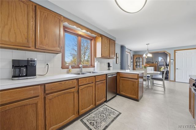 28 Baywood Drive, Cheektowaga, NY 14227