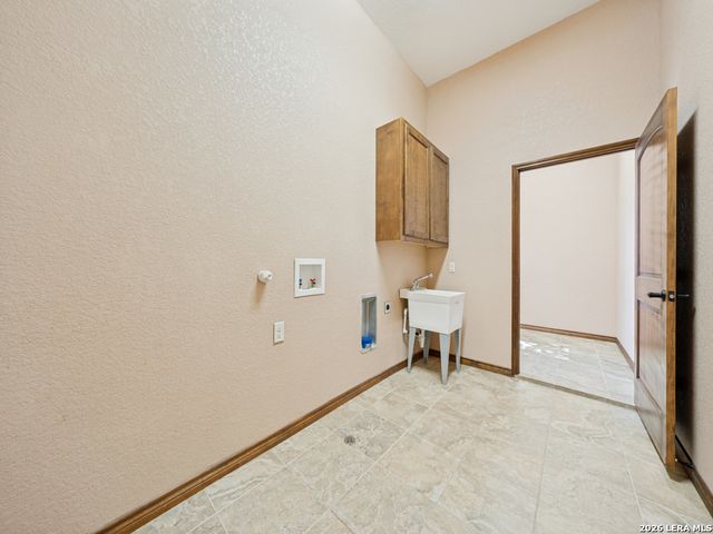 201 Abrego Lake, Floresville, TX 78114