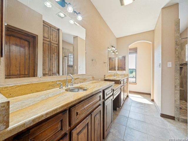 201 Abrego Lake, Floresville, TX 78114