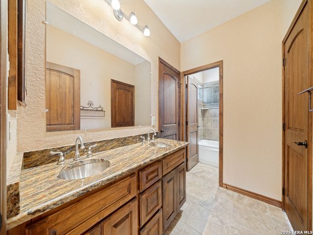 201 Abrego Lake, Floresville, TX 78114