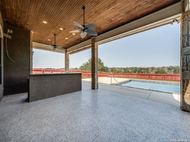 201 Abrego Lake, Floresville, TX 78114