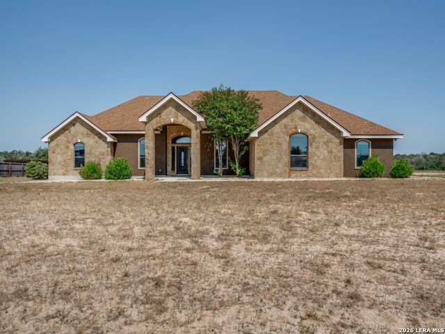 201 Abrego Lake, Floresville, TX 78114