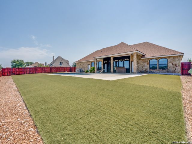 201 Abrego Lake, Floresville, TX 78114