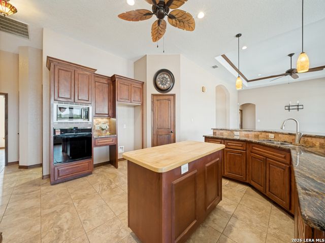 201 Abrego Lake, Floresville, TX 78114