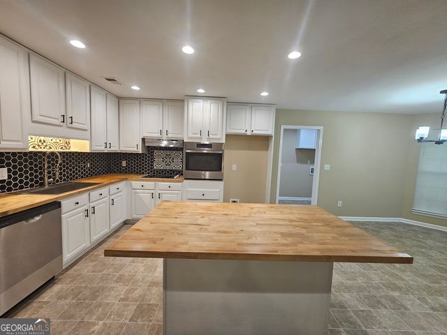 25 Hearthstone Drive, Stockbridge, GA 30281