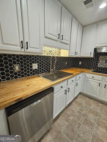 25 Hearthstone Drive, Stockbridge, GA 30281