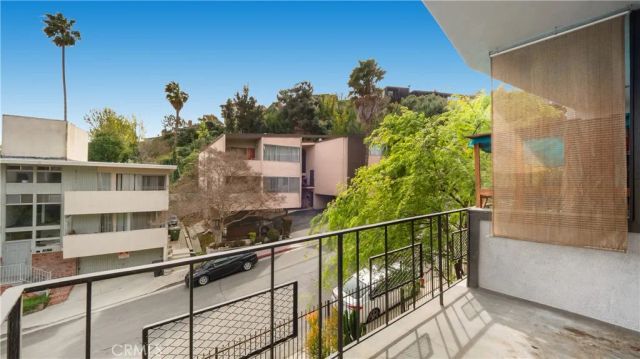 4431 Don Ricardo Drive 20, Los Angeles, CA 90008