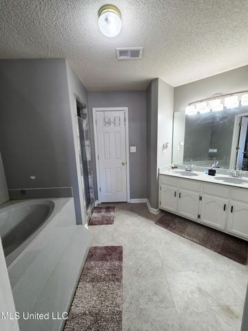 7370 Fox Glen Drive, Olive Branch, MS 38654