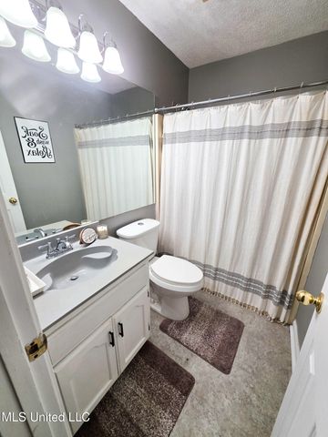 7370 Fox Glen Drive, Olive Branch, MS 38654