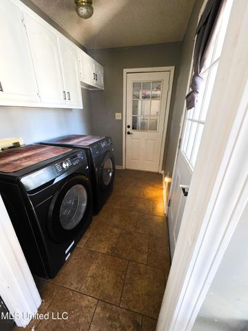 7370 Fox Glen Drive, Olive Branch, MS 38654