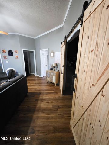 7370 Fox Glen Drive, Olive Branch, MS 38654