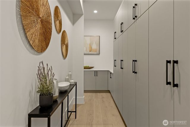 13982 Manzanita Road NE, Bainbridge Island, WA 98110