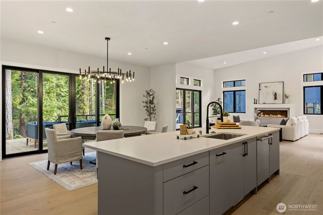 13982 Manzanita Road NE, Bainbridge Island, WA 98110