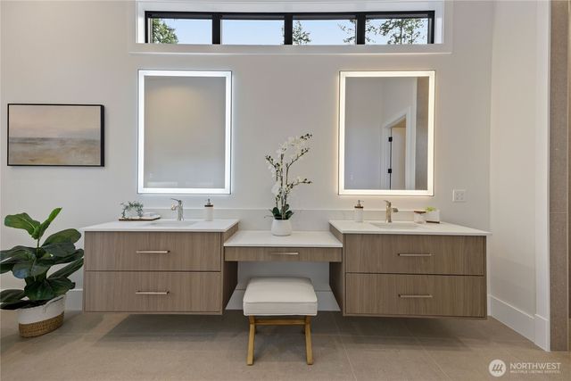 13982 Manzanita Road NE, Bainbridge Island, WA 98110