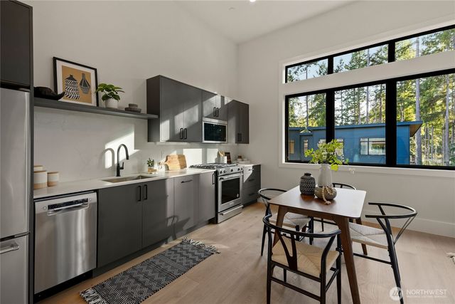 13982 Manzanita Road NE, Bainbridge Island, WA 98110