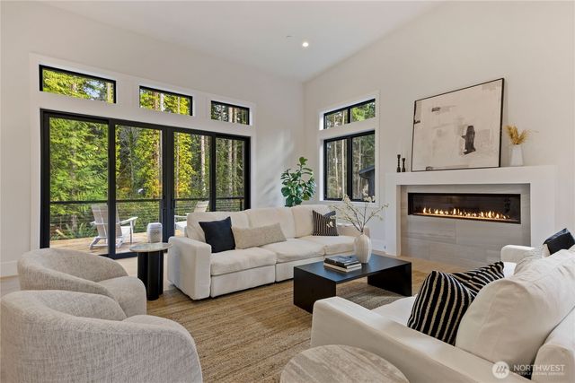 13982 Manzanita Road NE, Bainbridge Island, WA 98110