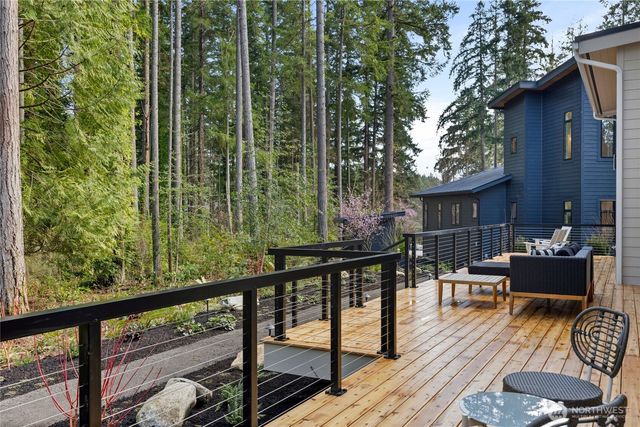 13982 Manzanita Road NE, Bainbridge Island, WA 98110