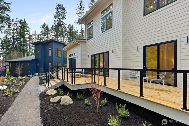 13982 Manzanita Road NE, Bainbridge Island, WA 98110