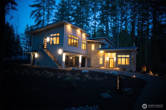 13982 Manzanita Road NE, Bainbridge Island, WA 98110