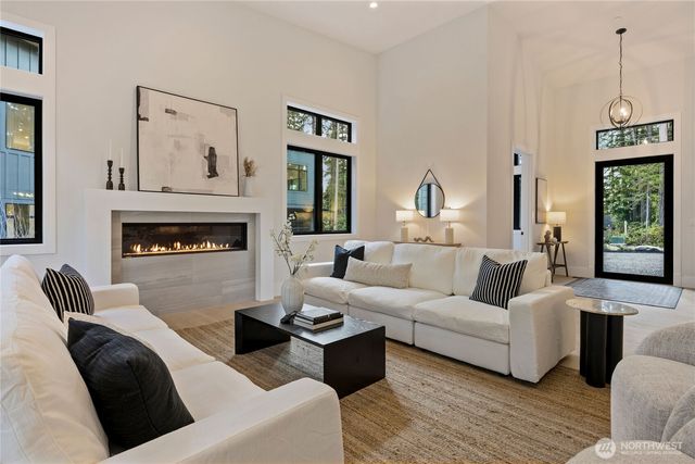 13982 Manzanita Road NE, Bainbridge Island, WA 98110