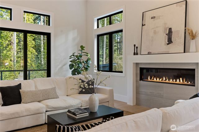 13982 Manzanita Road NE, Bainbridge Island, WA 98110